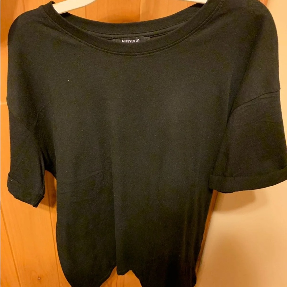 Black cuffed sleeves  T-shirt women forever 21
